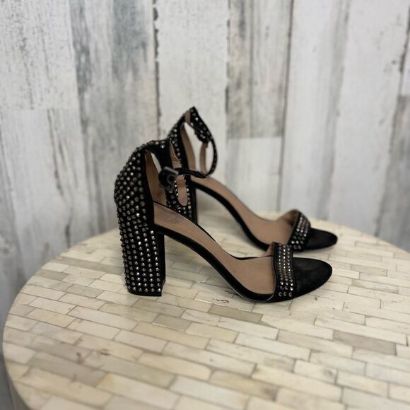 Heels  - Picture 1 of 5